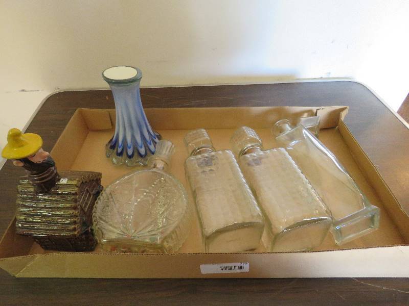 lot 775 image: Collectible Decanters