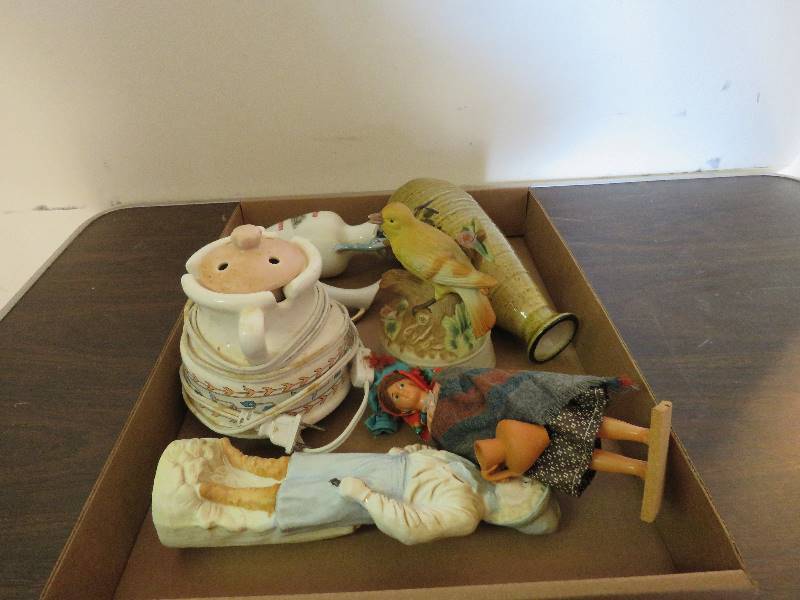 lot 777 image: Misc. Decor