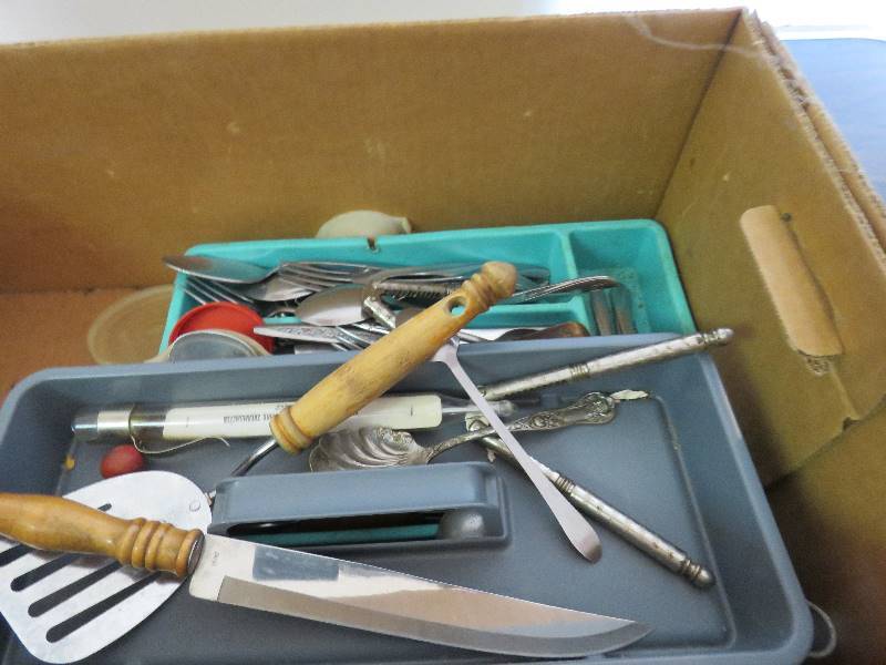 lot 779 image: Kitchen Utensils