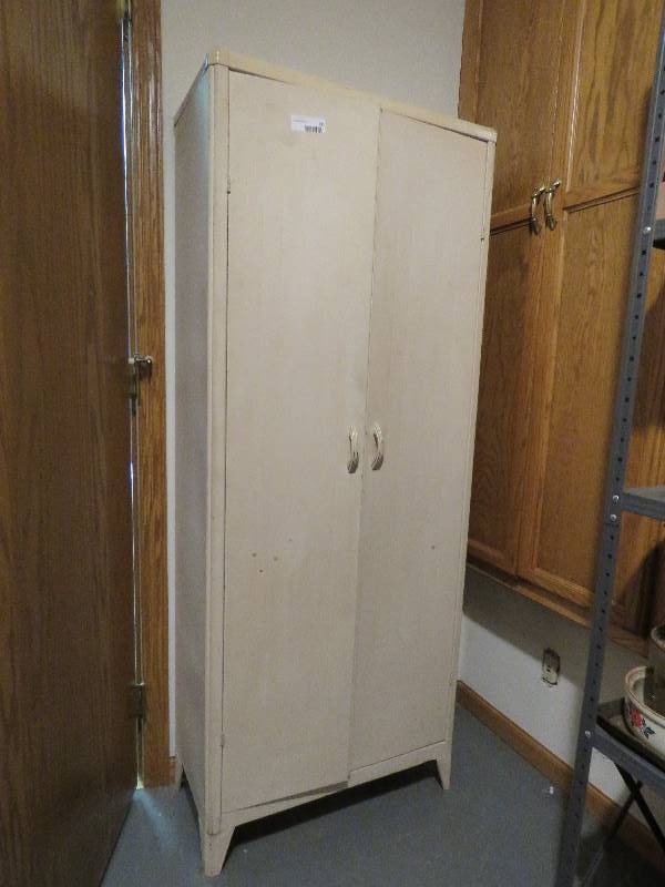 lot 781 image: Storage Cupboard