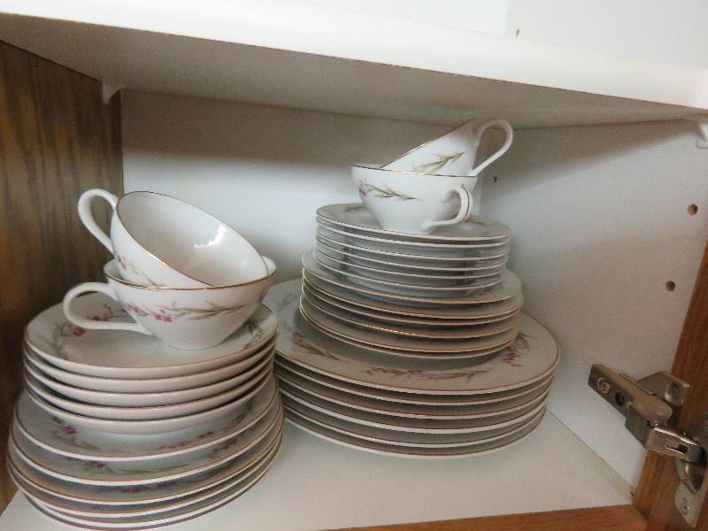 lot 793 image: China Set