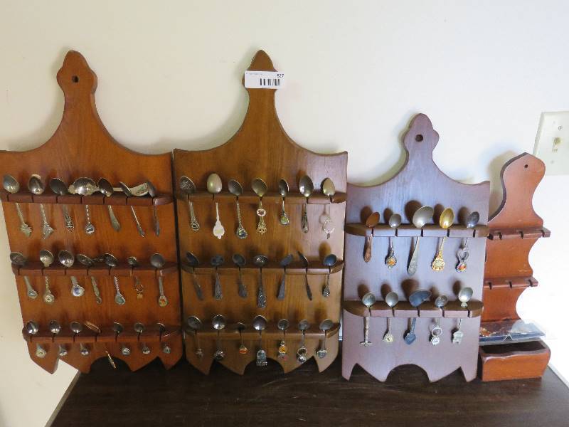 lot 827 image: Vintage Collectible Spoons