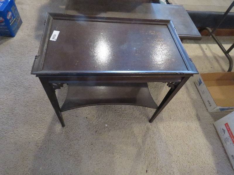 lot 832 image: Vintage Side  Table