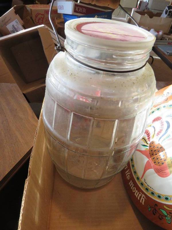 lot 837 image: Vintage Glass Jar