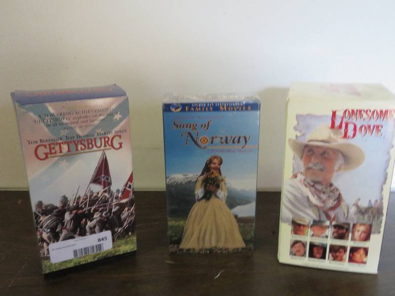 lot 845 image: VHS Movie Sets