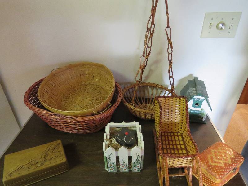 lot 850 image: Misc. Decor