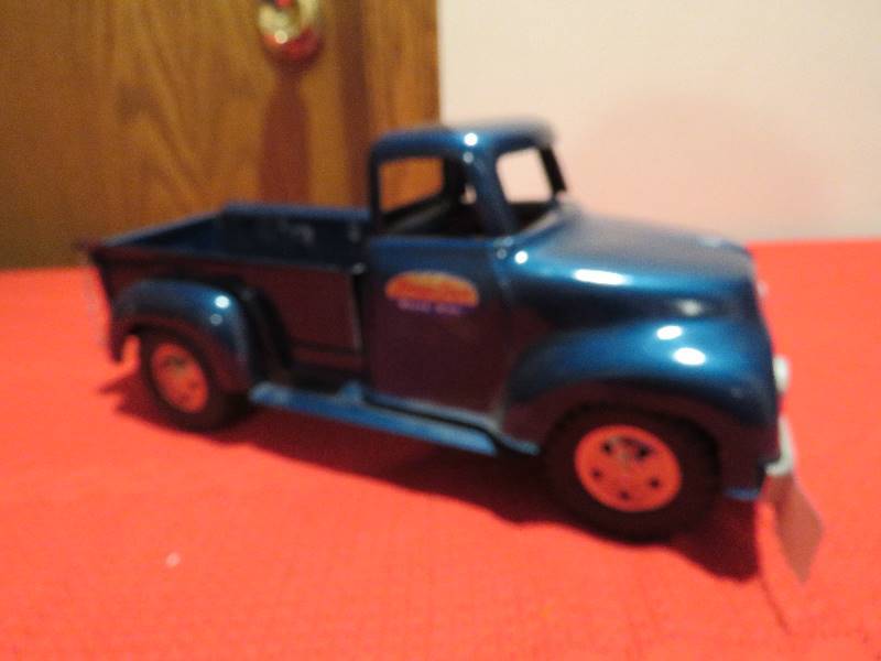 lot 860 image: Vintage Tonka Truck