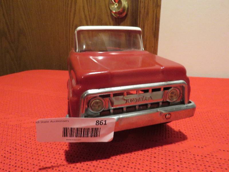 lot 861 image: Vintage Tonka Truck