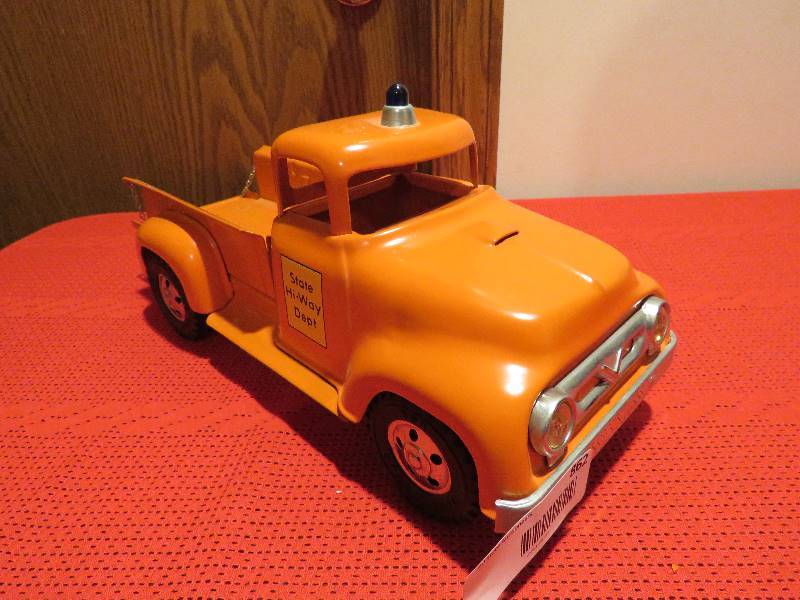 lot 862 image: Vintage Tonka Truck