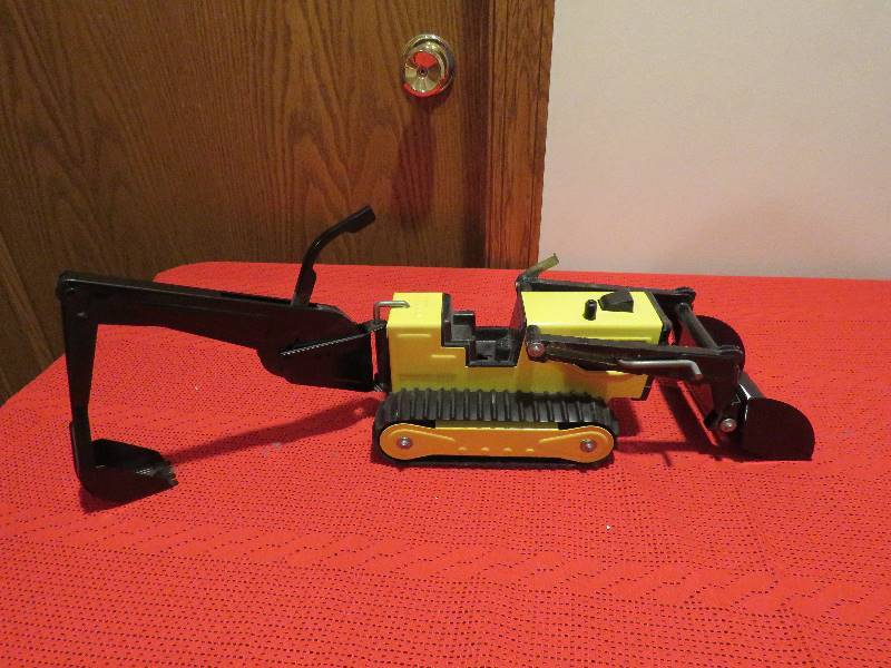 lot 869 image: Vintage Tonka Truck