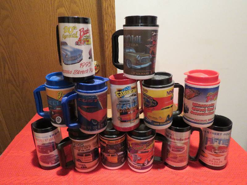 lot 872 image: Collectible Travel Mugs