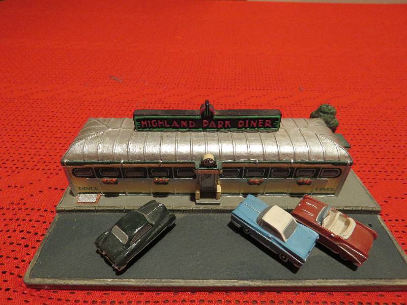 lot 877 image: Danbury Mint Collectible