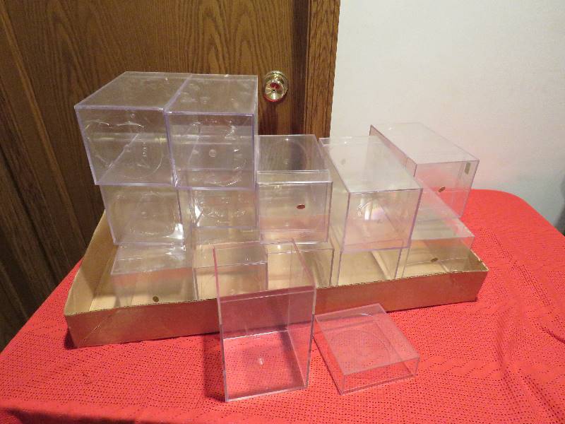 lot 880 image: Plastic Display Cases