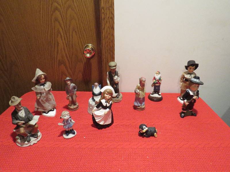 lot 892 image: Misc. Decor