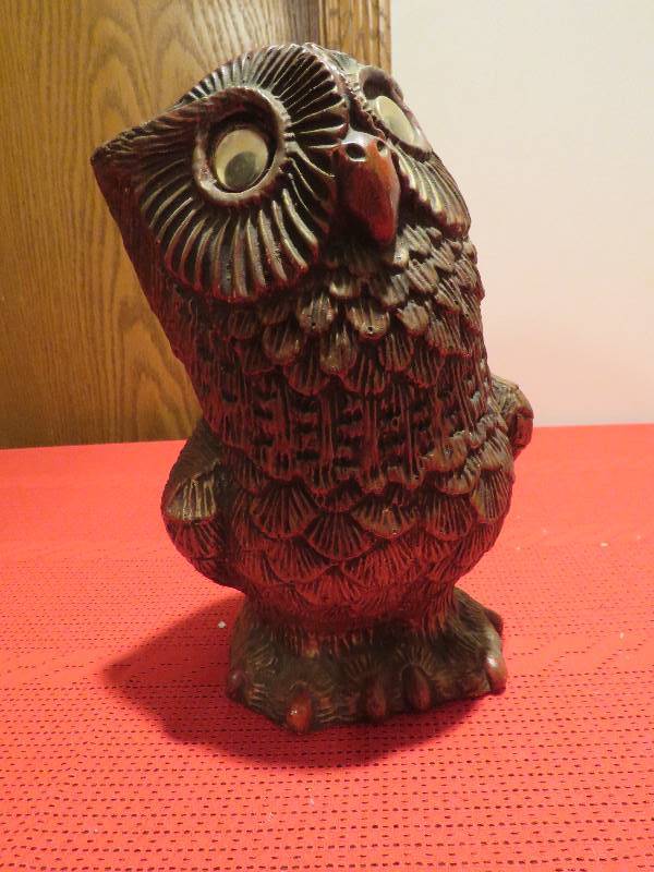 lot 901 image: Owl Figurine