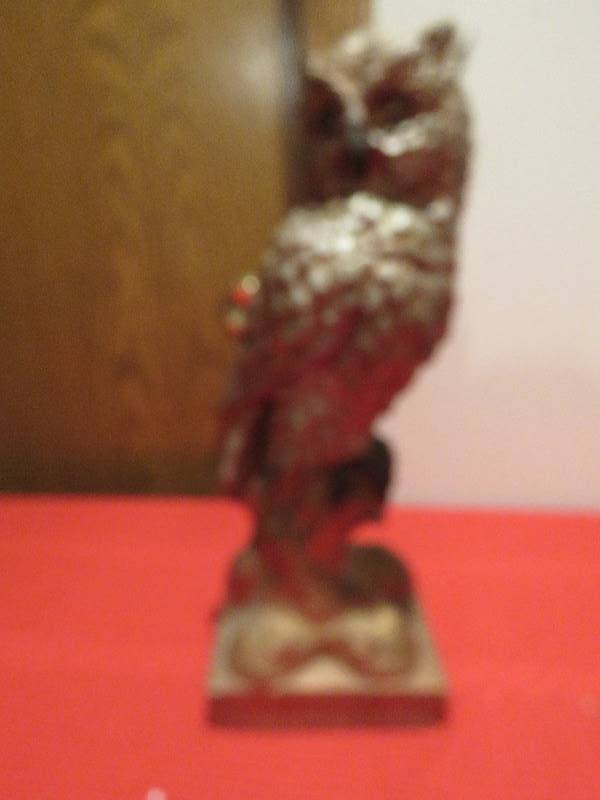 lot 902 image: Owl Figurine