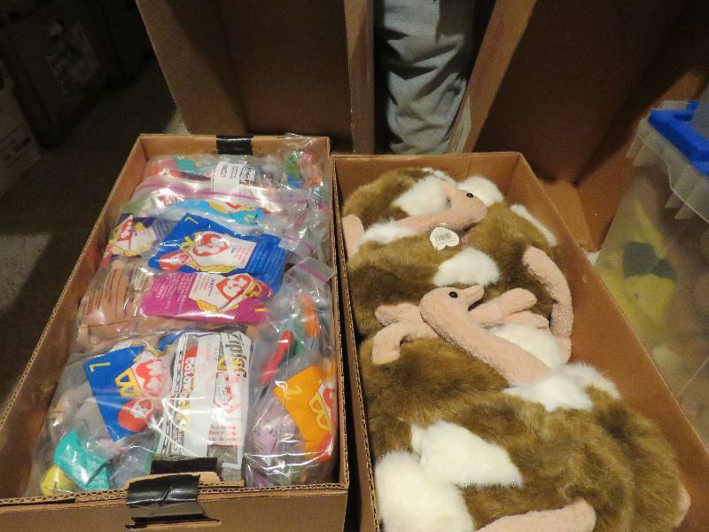 lot 917 image: Collectible Beanie Babies