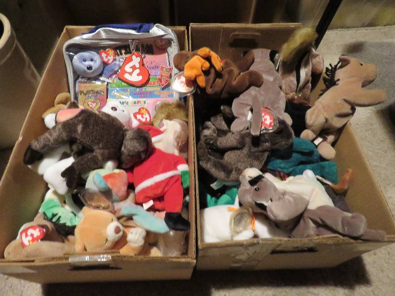 lot 920 image: Collectible Beanie Babies