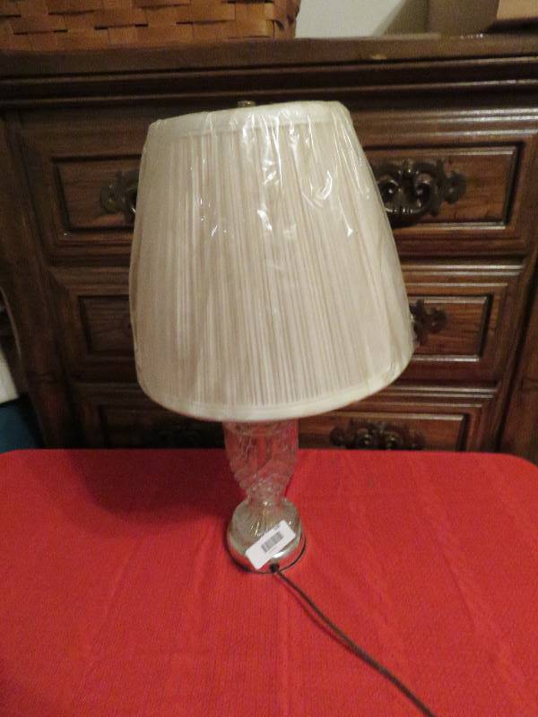 lot 930 image: Table Lamp