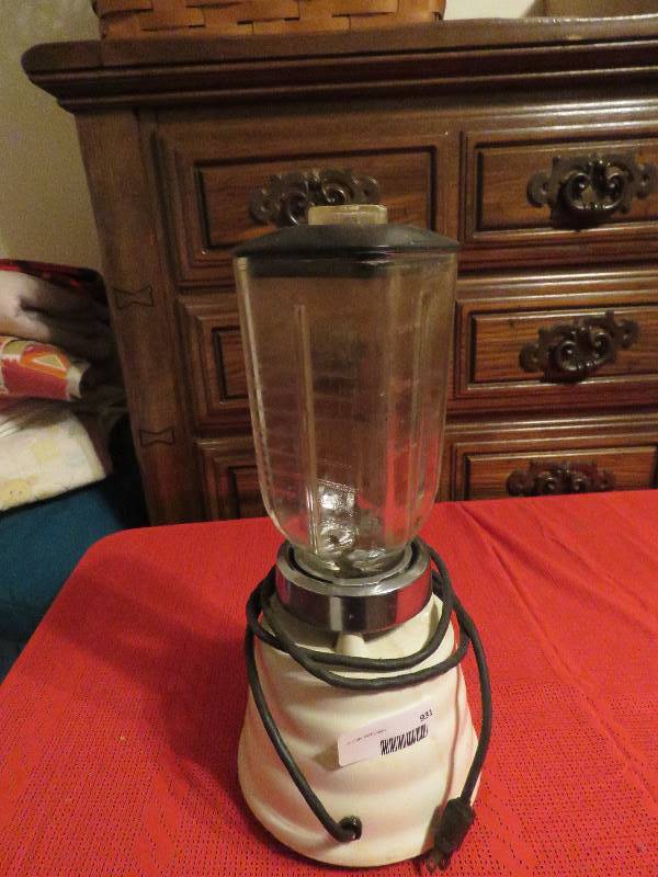 lot 931 image: Vintage Blender