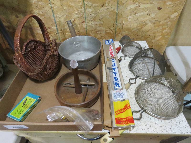 lot 951 image: Vintage Kitchen Lot