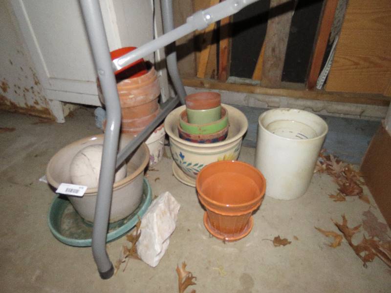 lot 978 image: Flower Pots