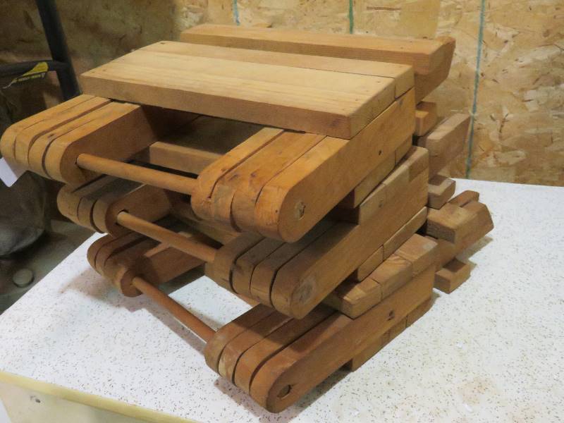 lot 995 image: Folding Benches