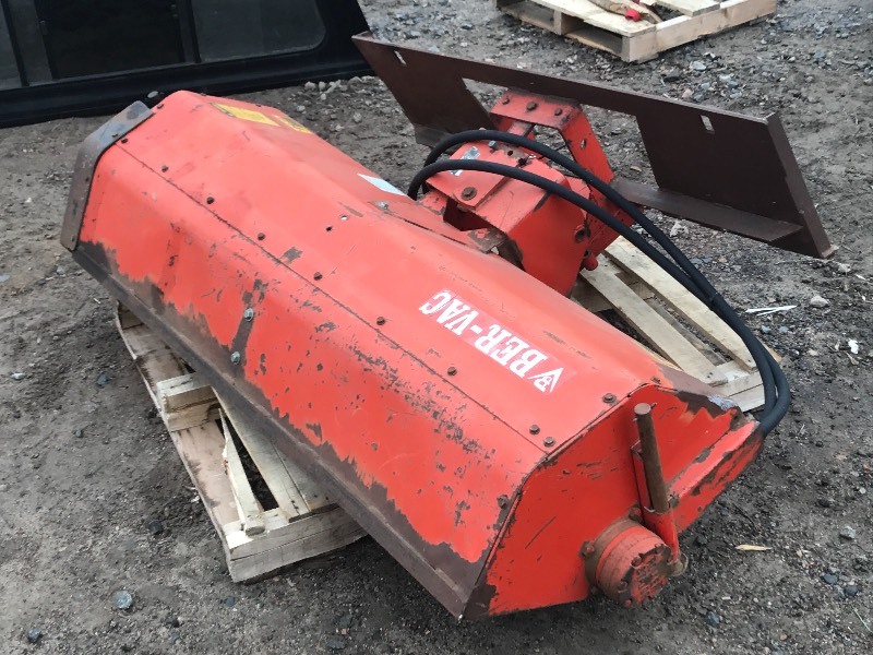 lot 20 image: Ber-Vac 5ft Hydrualic SweeperBroom...