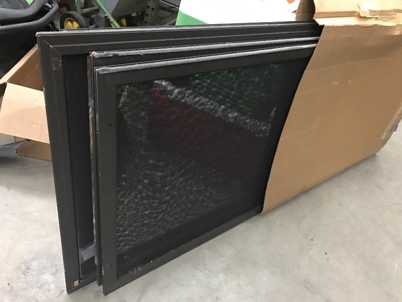 lot 31 image: Box Of (4) 3ft Patio Door Screens, ...
