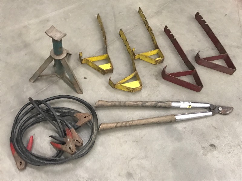 lot 44 image: Lot Of Jack Stand, Jumper Cables, ...