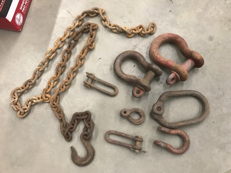 lot 89 image: Box Of Assorted Clevices & Chain ...