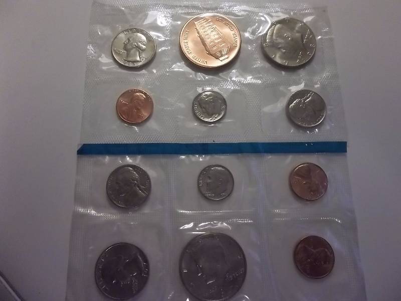 1971 & 1985 Special Mint Sets Unc