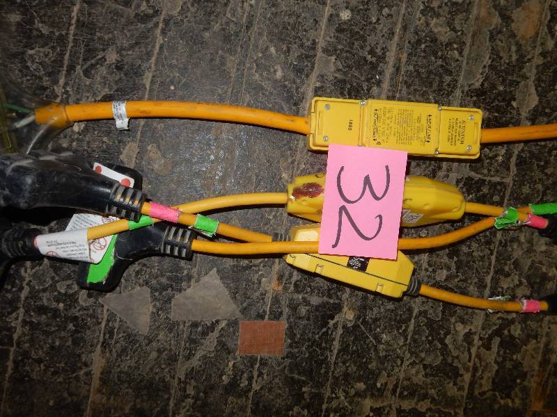 lot 32 image: Multi plug cord splitters