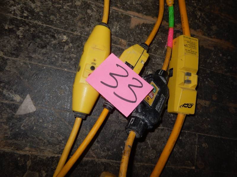 lot 33 image: Multi plug cord splitters with onoff switches