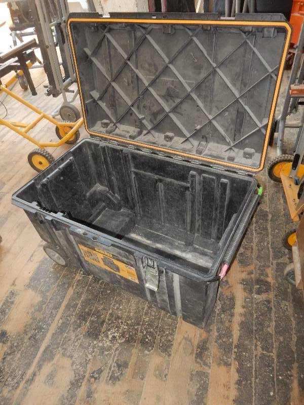 lot 26 image: Dewalt Tough Chest