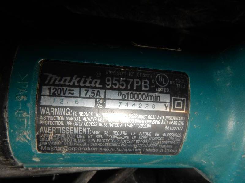 lot 72 image: Makita 4 12 in Angle Grinder