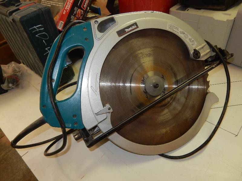 lot 82 image: Makita 5402NA large 16 516 in Blade Saw