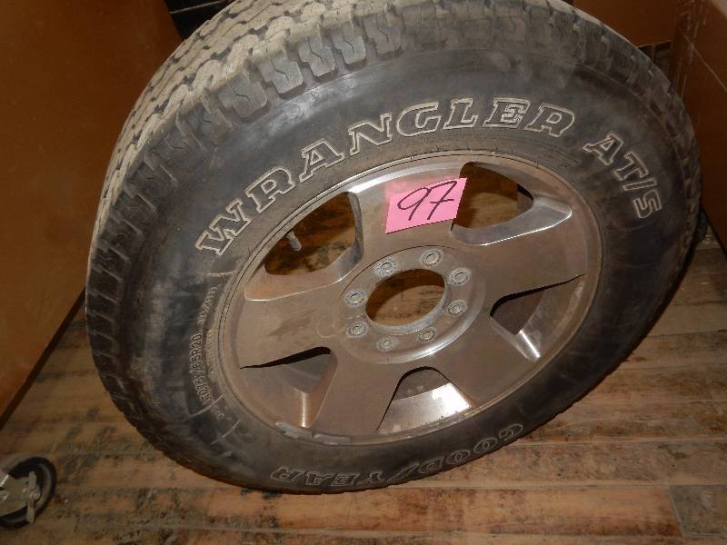 lot 97 image: Truck Tire. LT27565R20  Like new