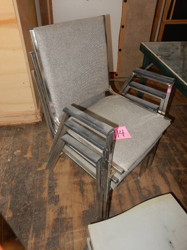 lot 114 image: 3 office chairs and rolling low plastic cart