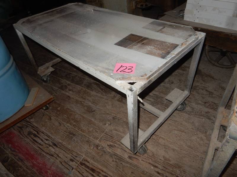 lot 123A image: Rolling work carttable
