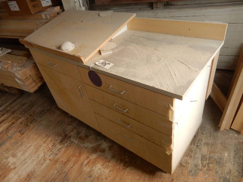 lot 148 image: Work Bench