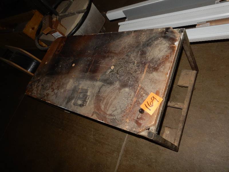 lot 169 image: Wood top work cart.. 24 in x 36in x 24in h