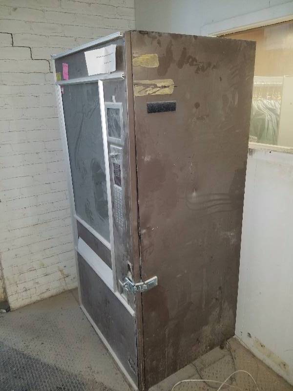 lot 165A image: Candy Machine..  Lock does not work