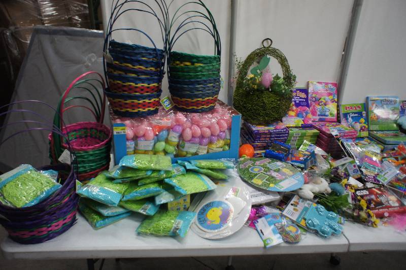 lot 209 image: MASSIVE - Lot of Easter Decorations - Eggs - Egg Coloring Kits - Baskets - Grass - Tons of Decorations - MORE