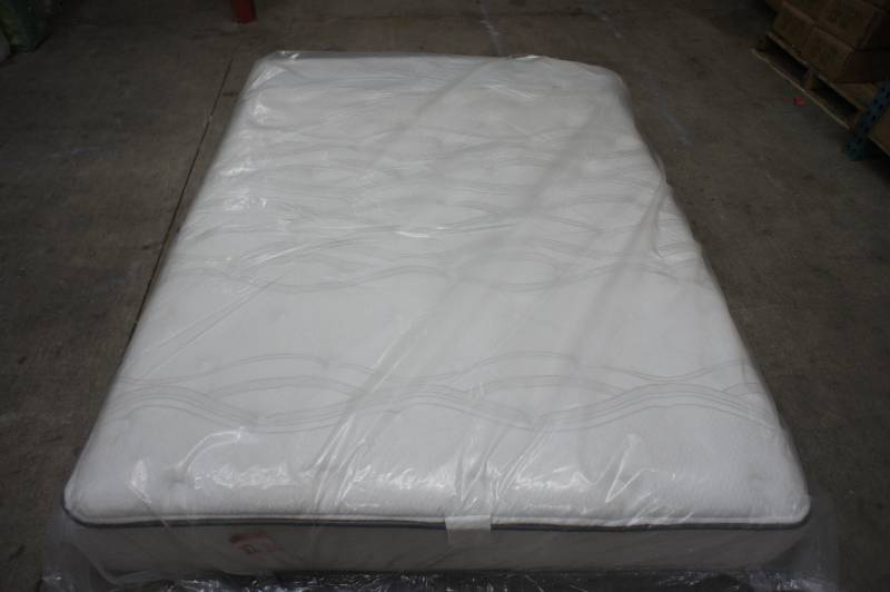 lot 13 image: New Queen Size Simmons Beauty Sleep - Granada Plush - Gel Touch Memory Foam Collection - Queen Size Mattress Mattress - MSRP $1999.99