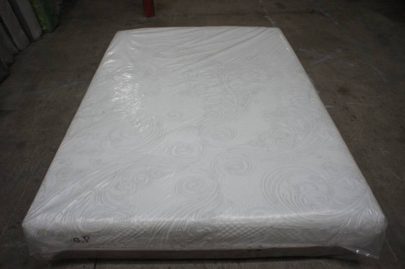 lot 14 image: New Queen Size Sealy ComforPedic Silver Strand Queen Size Mattress Mattress - High End -  MSRP $2999.99 - 11 Thick