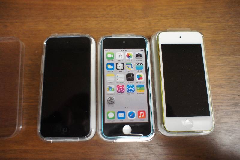 lot 226 image: Lot of 3 iPodtouches - These Items Are icloud Locked
