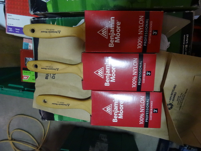 lot 60 image: NEW Qty 3 Benjamin Moore 3 in Professional Nylon Bristle Paint Brushes