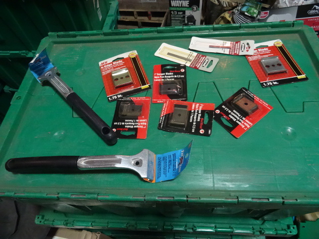 lot 67 image: NEW LOT Qty 2 Werner Paint Scrapers  and Qty 8 Scraper Blades Retail $22
