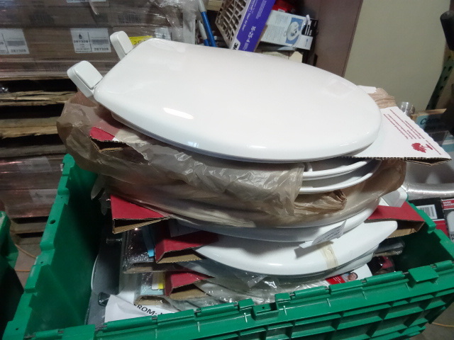 lot 87 image: NEW ENTIRE BIN Toilet Seats, Approx 11 units. GREEN BIN NOT INCLUDED